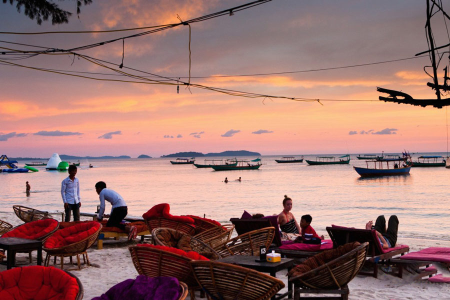 Whether you choose to enjoy the sunset from a beachfront bar, a restaurant, or directly on the sand, witnessing the sun dip below the horizon at Serendipity Beach is a serene and memorable experience