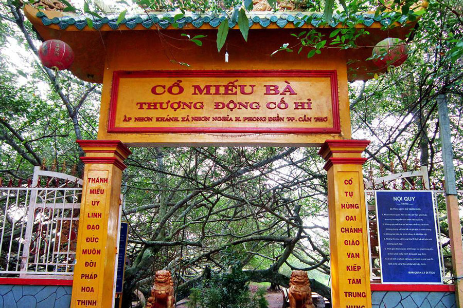 Inside the relic site there is a small temple worshiping Lady Thuong Dong Co Hi