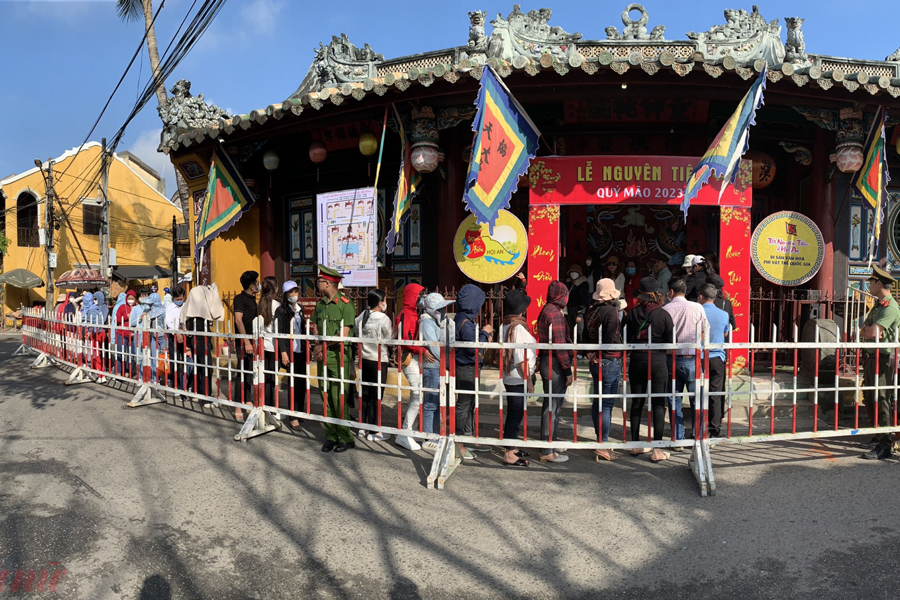 Getting a tattoo at Ong Pagoda Can Tho is also an interesting cultural feature