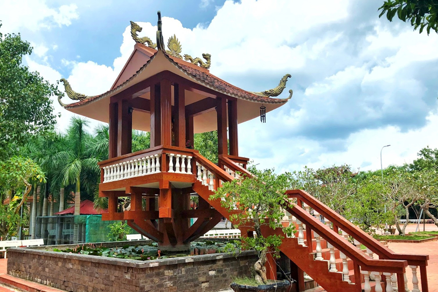 Or explore the architecture in the main hall to see many interesting things about the Zen Monastery