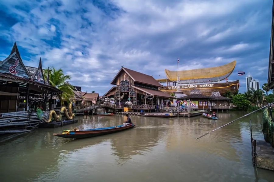 Pattaya Floating Market - dynamic and kind attraction in Pattaya