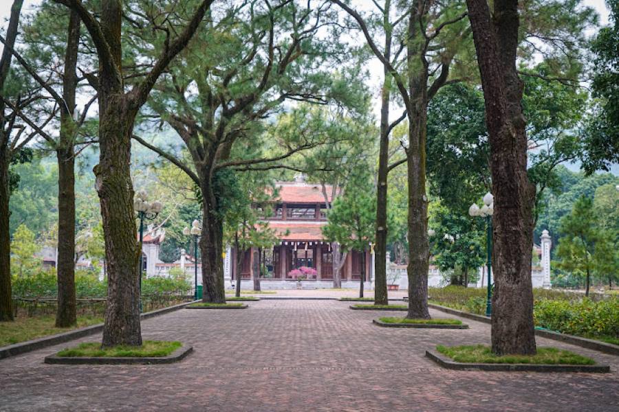 The way leading to Con Son Pagoda in the Con Son – Kiep Bac Complex