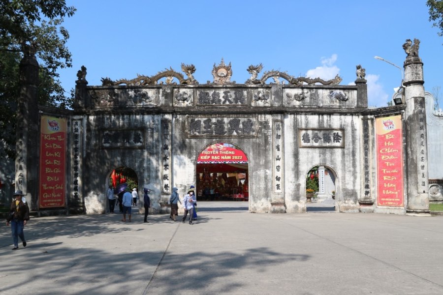 The back of the grand entrance to Kiep Bac Temple in the Con Son – Kiep Bac Complex