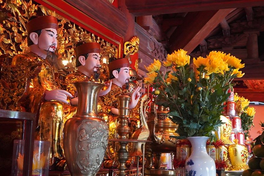 The worship statues inside the temple