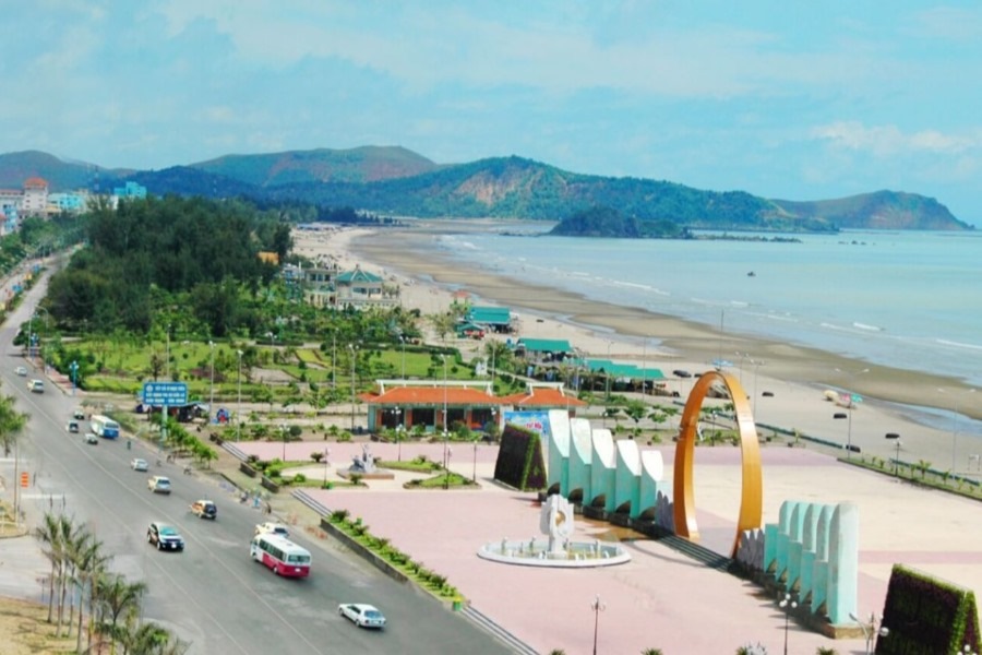 Cua Lo Beach is located in Cua Lo town, Nghe An province