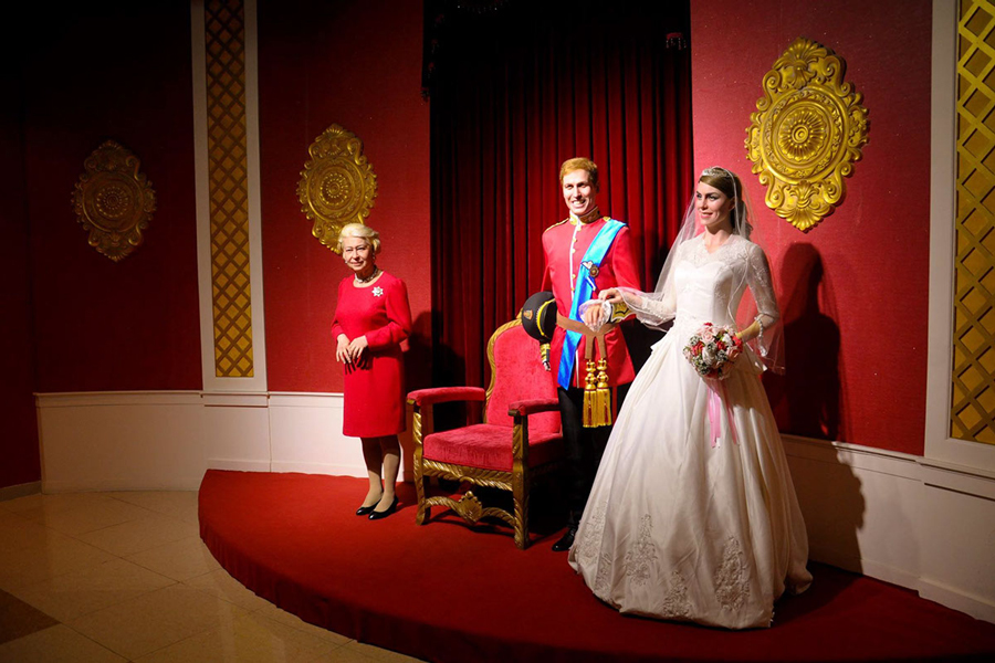 Sun World Ba Na Hills wax statue display area is the first wax statue display area in Vietnam, with impressive wax replicas of many famous figures in the world