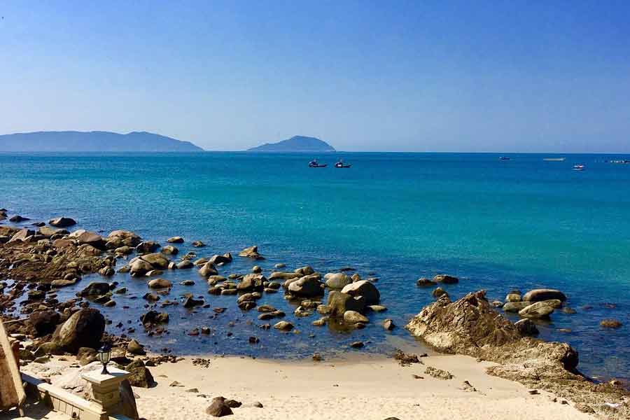 Tien Sa Beach is a picturesque coastal area located on the Son Tra Peninsula
