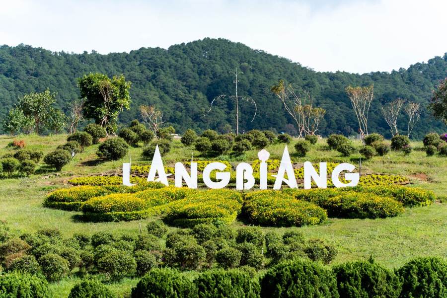Lang Biang Mountain is one of the highest mountains in Da Lat