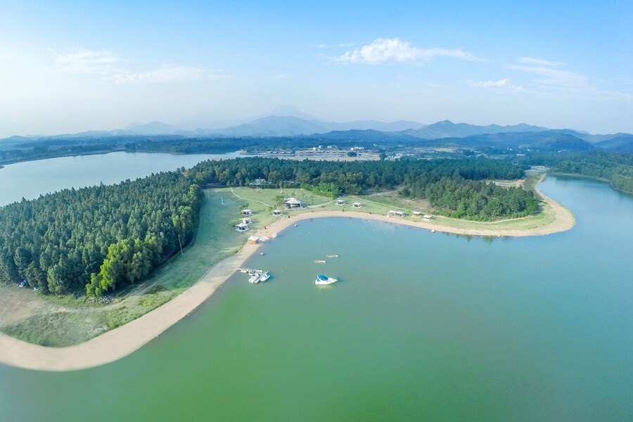 Panoramic view of Dai Lai Lake