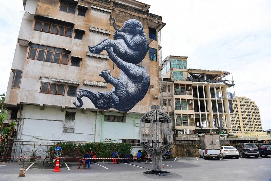 Many building walls along Song Wat Road are decorated with graffiti art