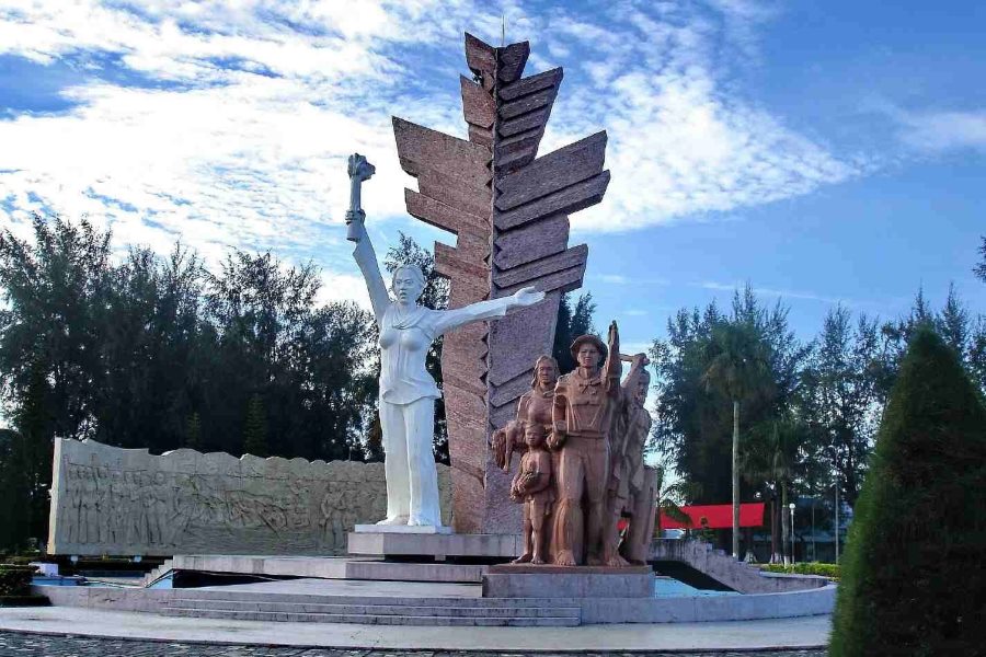 Dong Khoi Guerrilla Village memorial statue