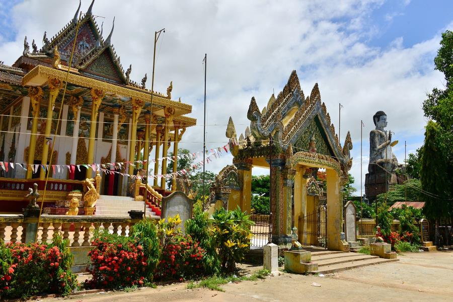 Some tips when travelling Ek Phnom Temple (Cre: latinamericanstudies.org)