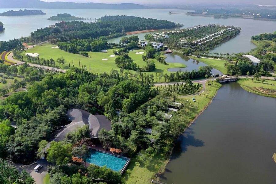 Flamingo Dai Lai Resort provides premium relaxation and entertainment services