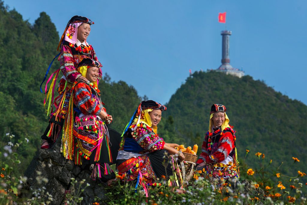 Colorful costumes of the Lo Lo ethnic group