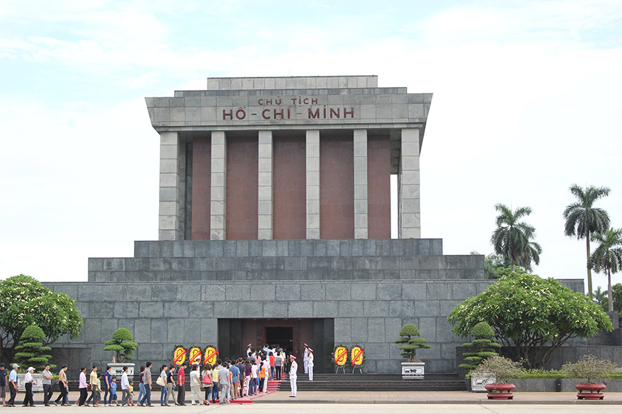 Ho Chi Minh Mausoleum: Visit inside