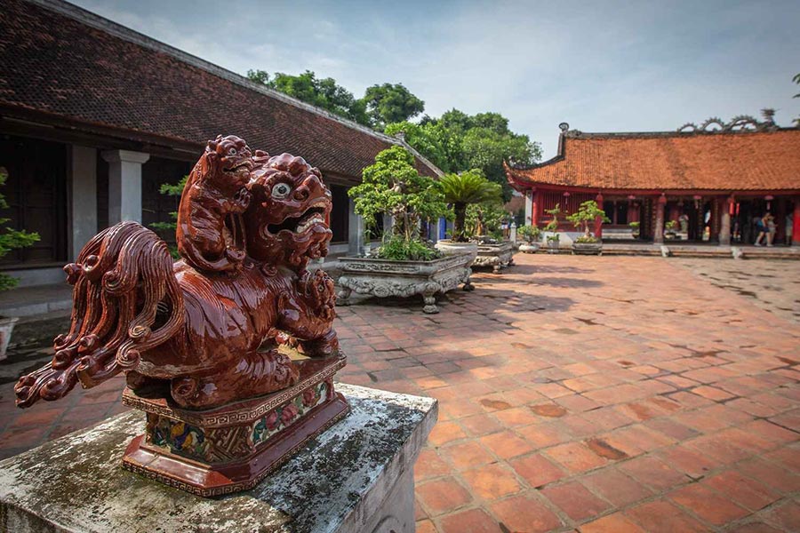 Temple of Literature: Courtyards and gardens
