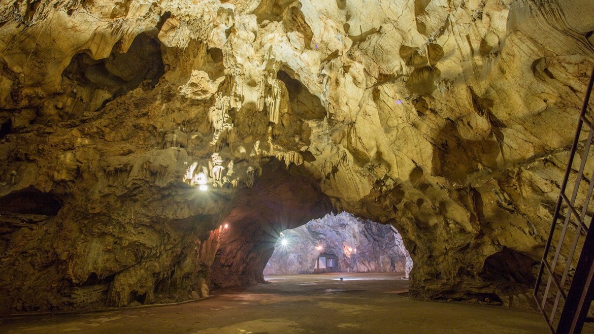 Mo Luong Cave