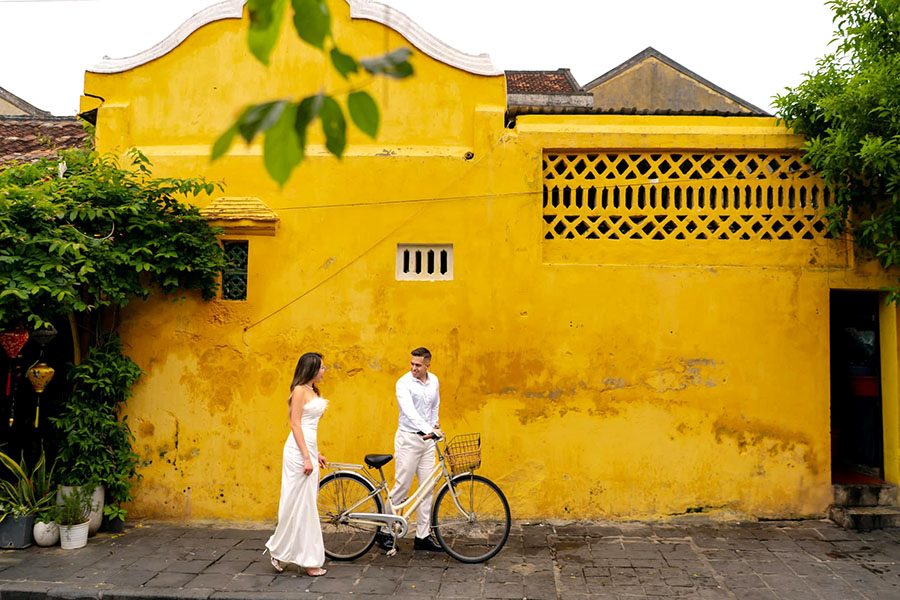 Many tourists love taking photos with vintage bicycles on the streets