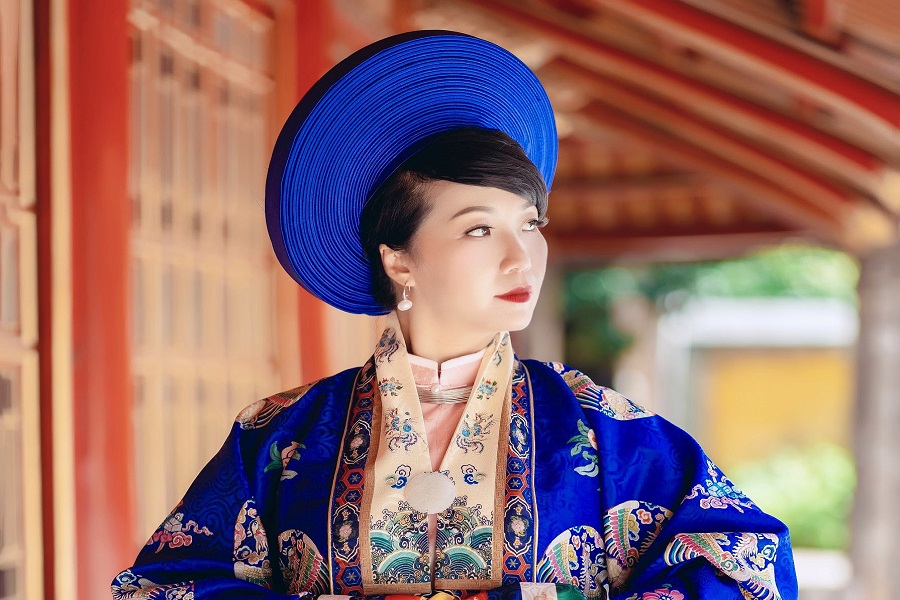 Khan Van is an indispensable part of the historical costume