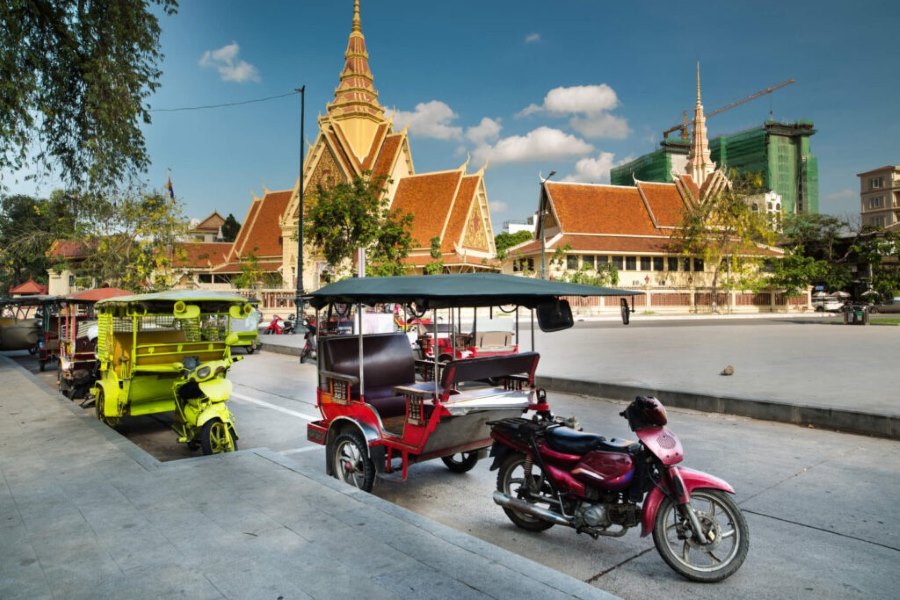 Traveling by tuk-tuk to Kampong Chhnang floating viilage