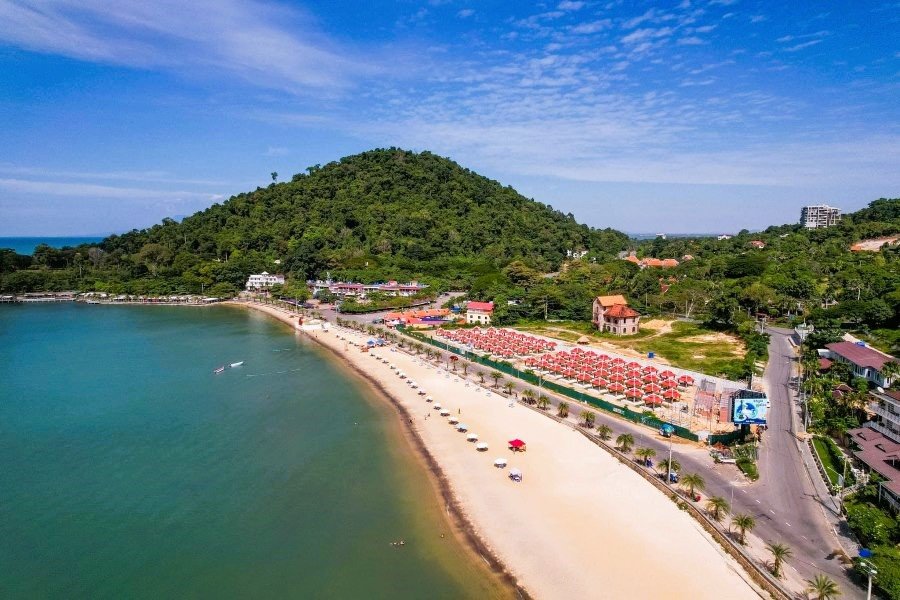 Kep Beach is famous as a peaceful destination that captivates tourists