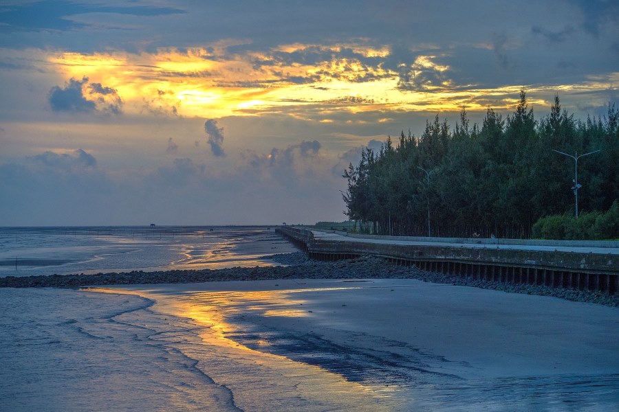 Khai Long beach at sunset