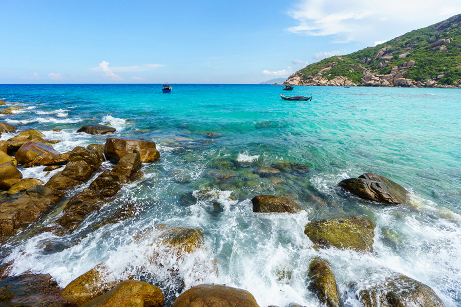 Binh Ba Island, also known as "Lobster Island," is a charming and less-explored destination located in Cam Ranh Bay