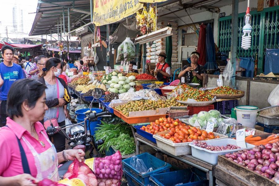 Khlong Toey Market in Bangkok