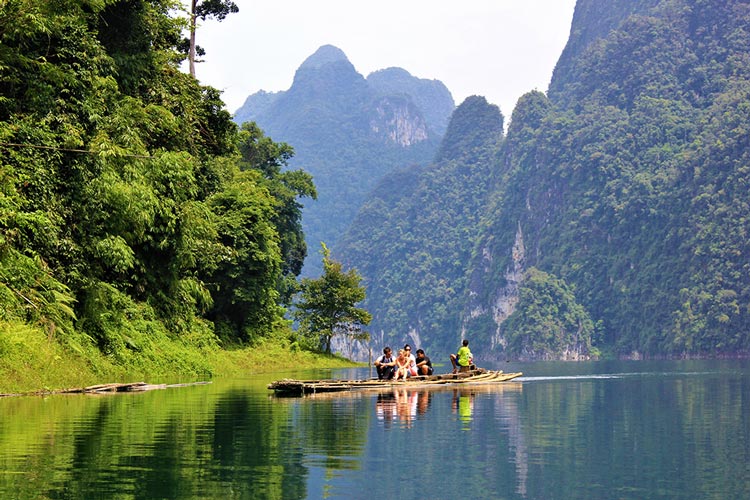 The Khlong Sok River, with its gentle meandering through the heart of the rainforest, establishes a serene and tranquil setting within Khao Sok