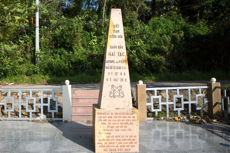 One of the famous attractions here is the sovereignty stele of the Pirate Islands, built in 1958