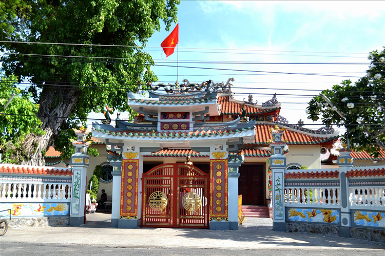 Nguyen Trung Truc Temple is a historical and cultural site dedicated to Nguyen Trung Truc, a national hero in Vietnam