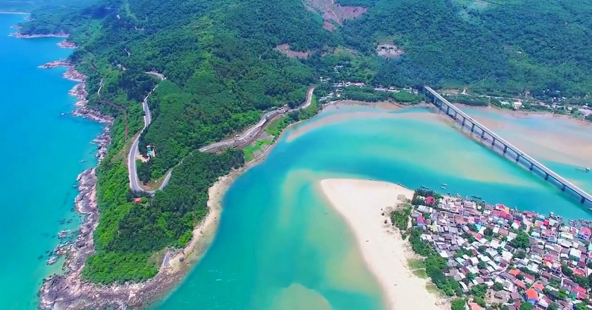 Lang Co Beach is a romantic and peaceful beach in Hue, Vietnam
