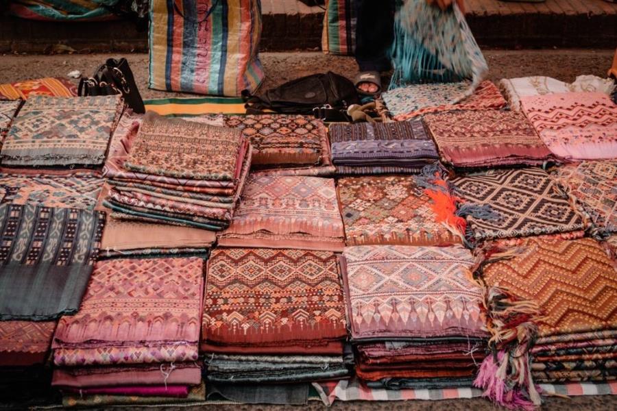 Both markets have a central area filled with small souvenir stalls 