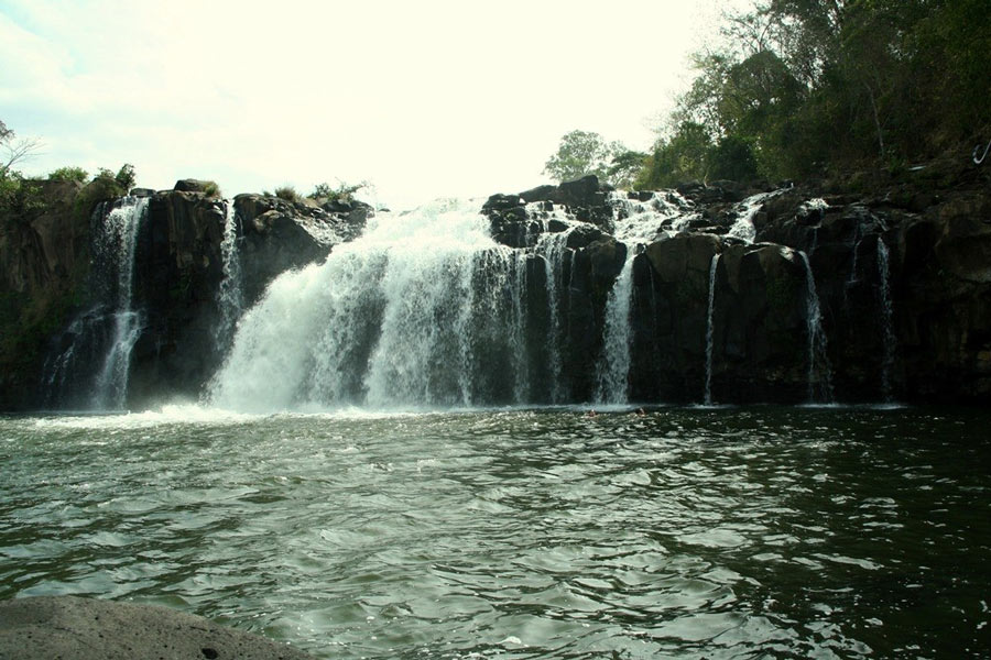 Tad Lo Waterfall