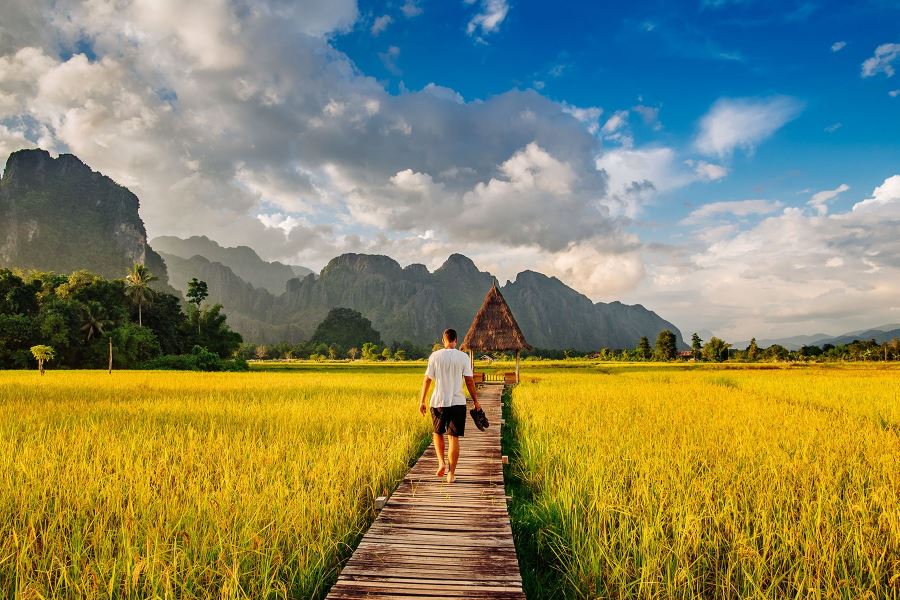 Vang Vieng attracts a large number of tourists to visit Laos 
