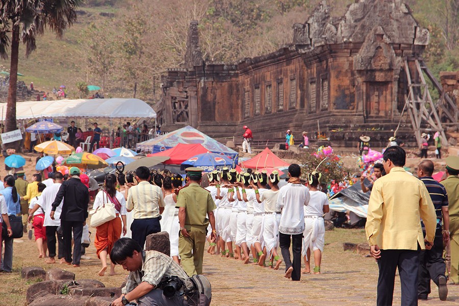 People gathering to attend Boun Wat Phou