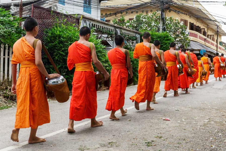 Monks lining up to venture on the journey to receive offerings during Tak Bat