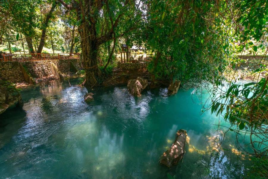 This lake is fed by underground water from Tham Chang Cave