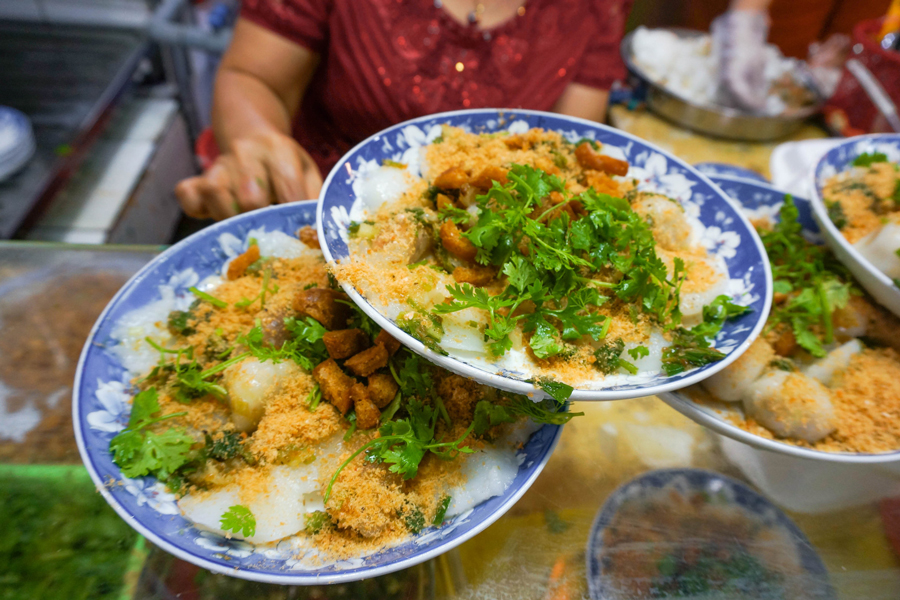 Local food- Ben Thanh Market-Asiakingtravel 