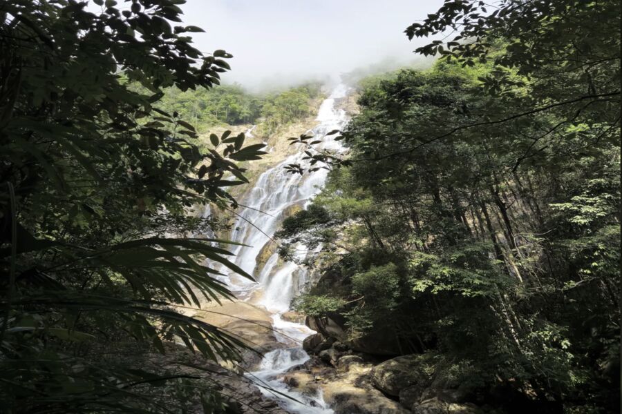 Wonderful waterfall experience! Requires a bit of a hike through the jungle - Photo: M Aizadt