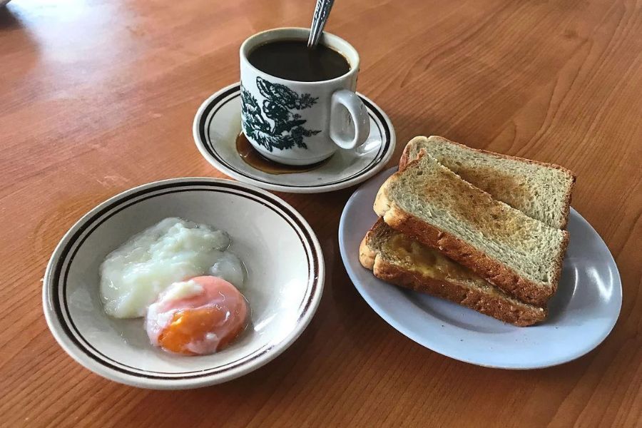 Breakfast commonly served in Malaysia