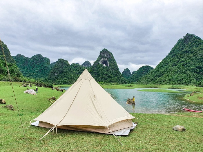 Camping at the foot of Mat Than mountain