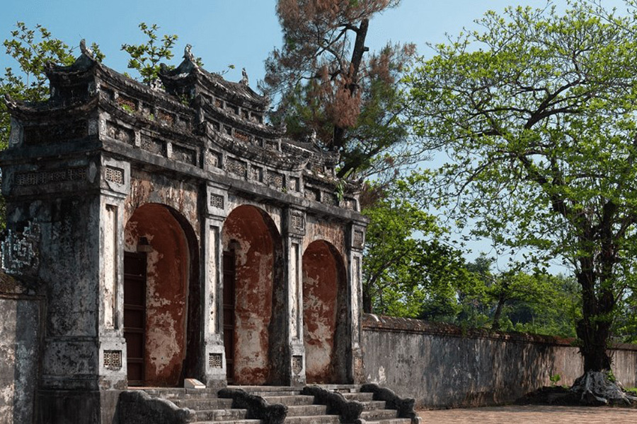 Dai Hong Mon - Minh Mang tomb - Asiaking travel 