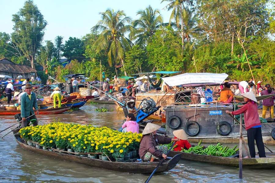 Nga Nam Floating Market in the morning