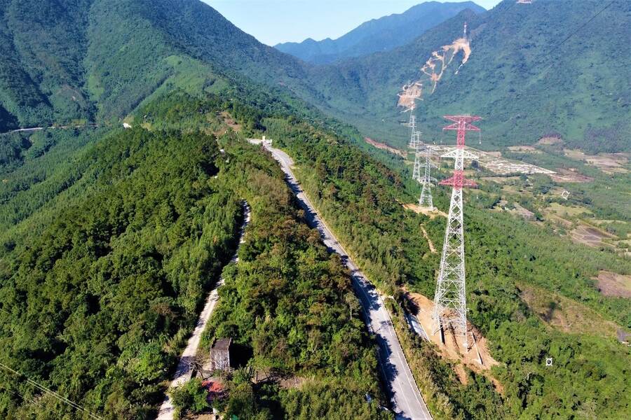 Ngang Pass in Ha Tinh is Vietnam's most spectacular road. Source: Dantri