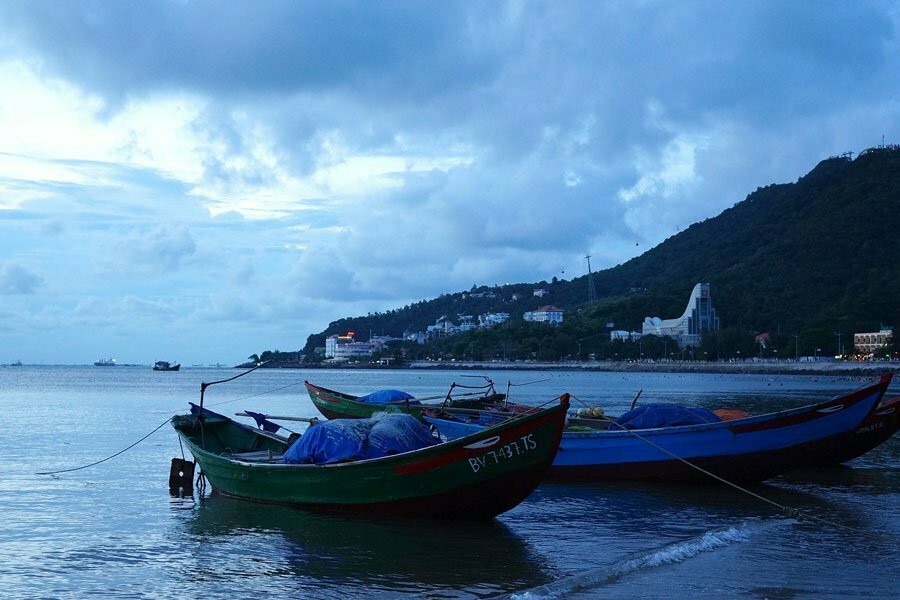 A fishing boat near Nghinh Phong Cape