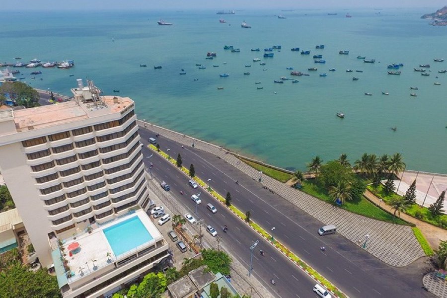 A hotel on the way to Ngoc Island with the direct view to the sea