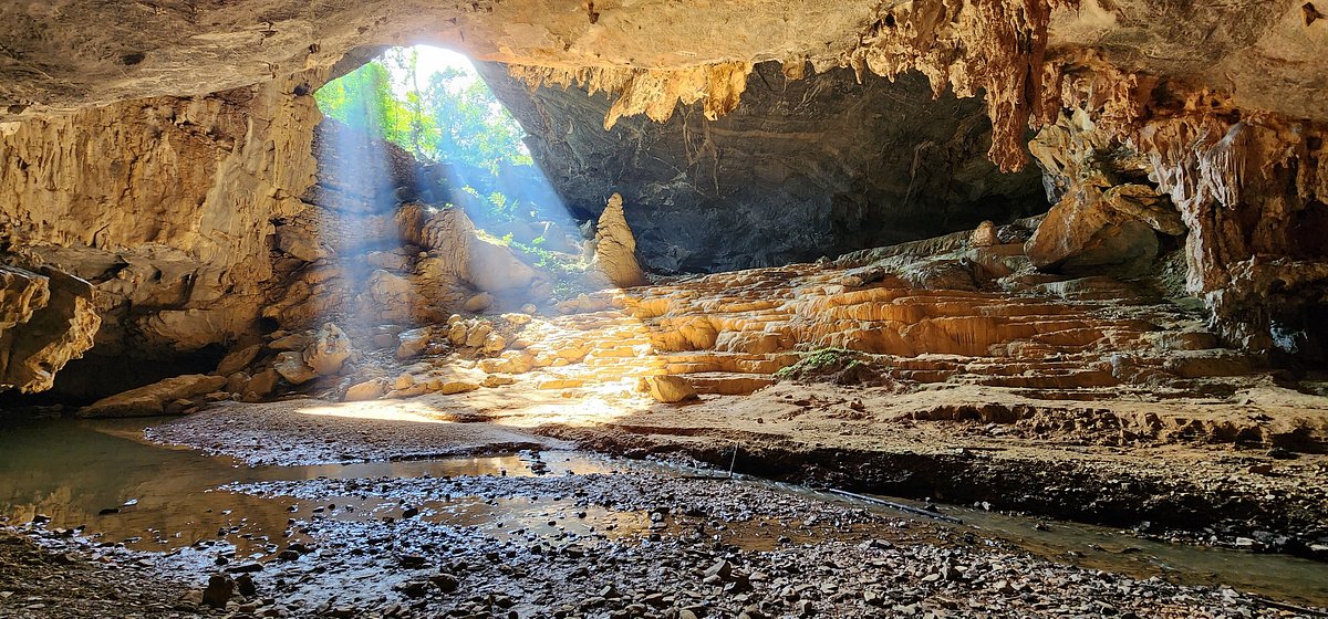 Light shines through the skylight into Nguom Ngao cave