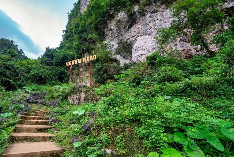 Outside Nguom Ngao Cave