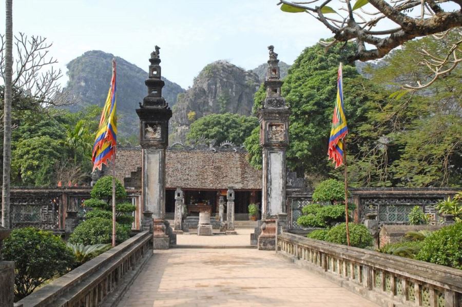 The main path leading to King Dinh Temple 